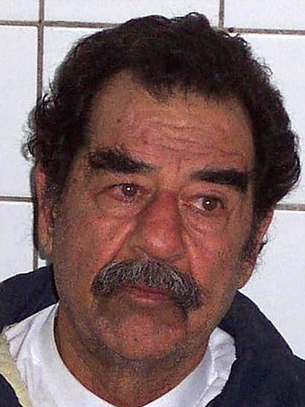 Саддам Хусейн без бороды