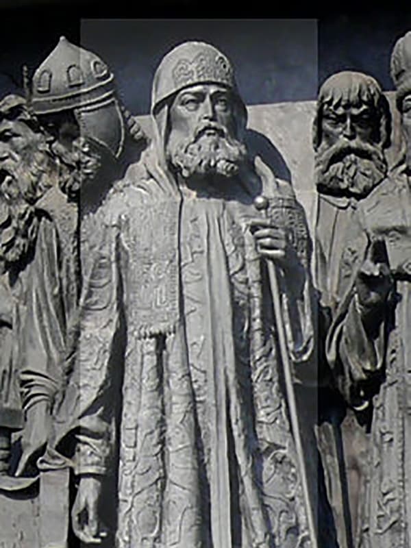 Статуя Патриарха Никона