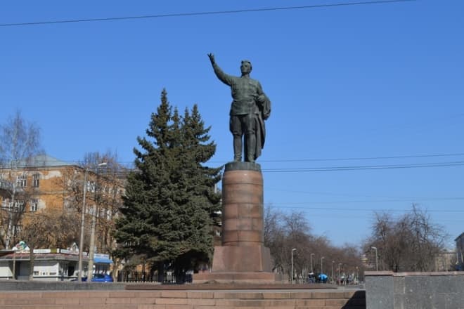 Памятник Сергею Кирову