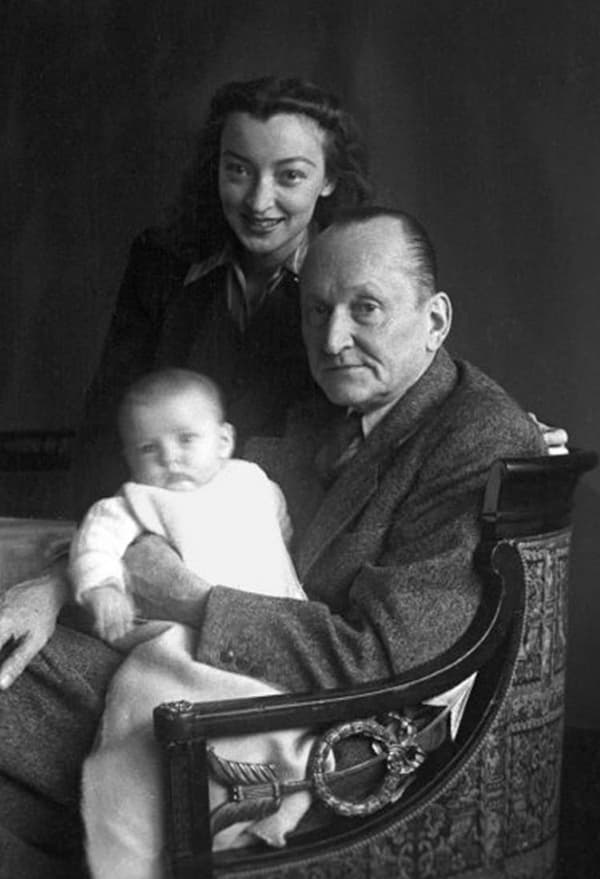 Александр Вертинский с семьей