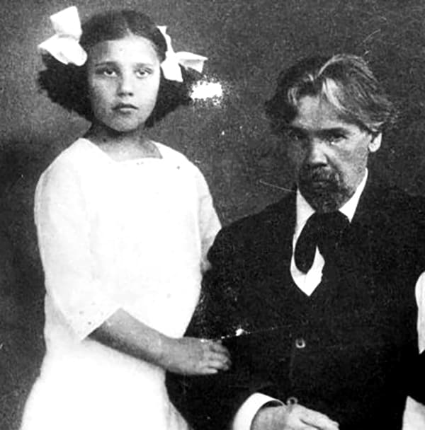 Наталья Кончаловская с дедом Василием Суриковым