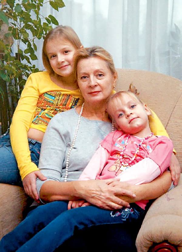 Нелли Пшённая с внучками