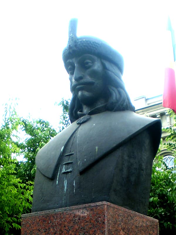 Памятник Владу Цепешу в Плоешти, Румыния