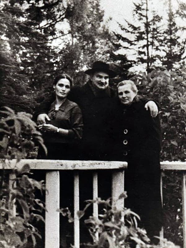 Виталий Бианки с женой и дочерью