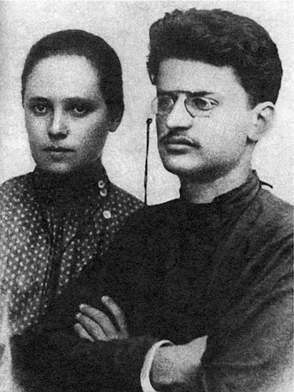 Александра Соколовская и Лев Троцкий