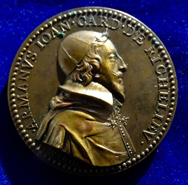 Монета кардинала Ришелье