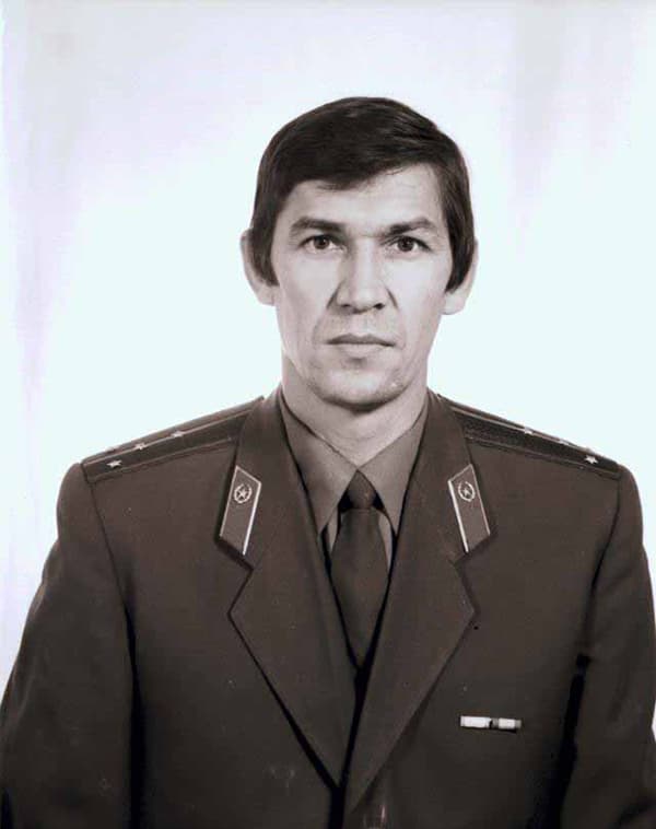 Алжан Жармухамедов в военной форме