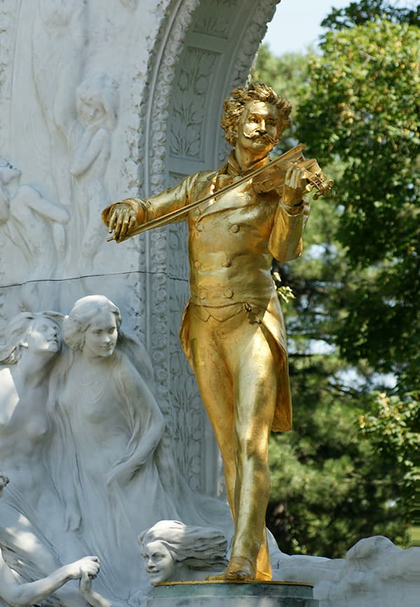 Памятник Иоганну Штраусу в Австрии