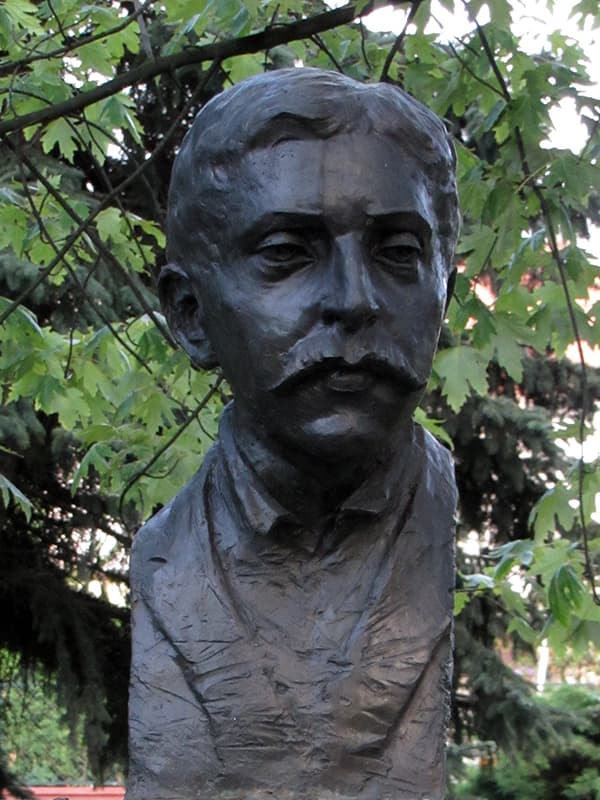 Памятник Марселю Прусту