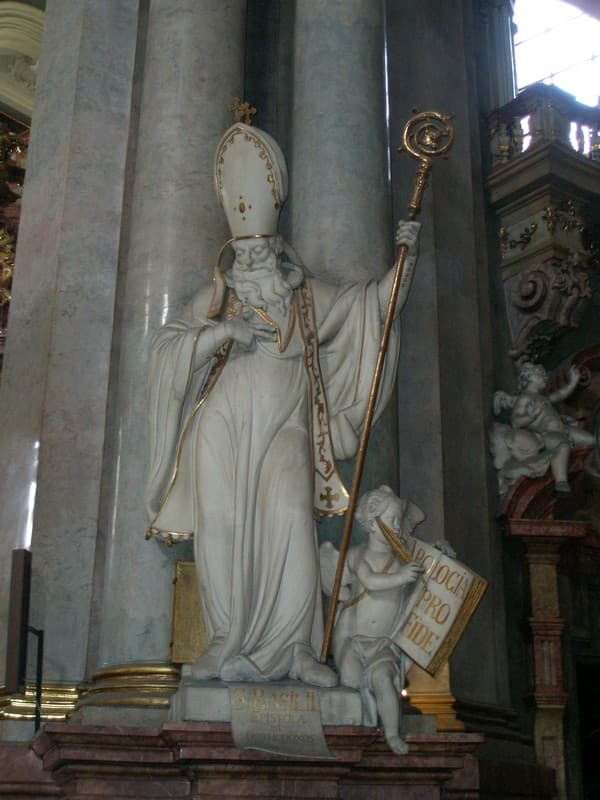 Статуя Василия Великого