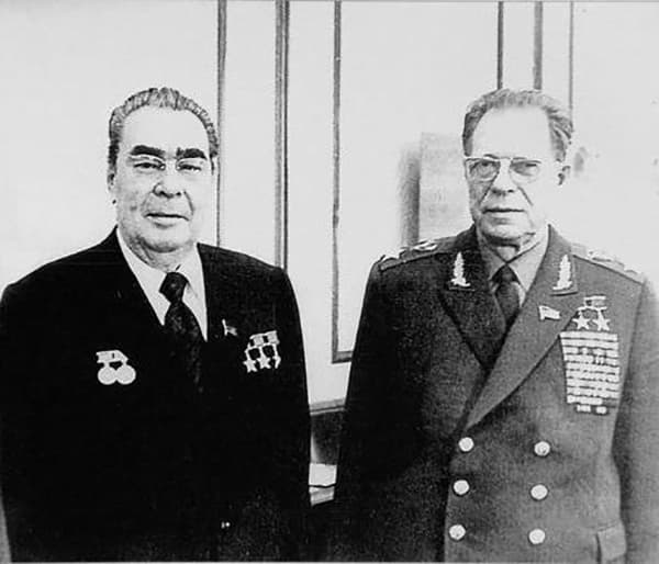 Леонид Брежнев и Дмитрий Устинов