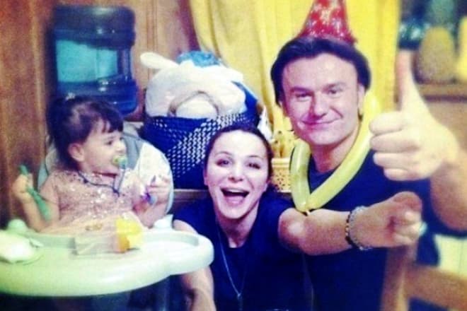 Иван Рудаков и Лаура Кеосаян с дочерью