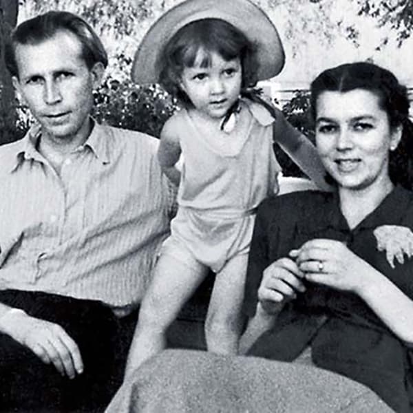 Иван Лапиков с семьей