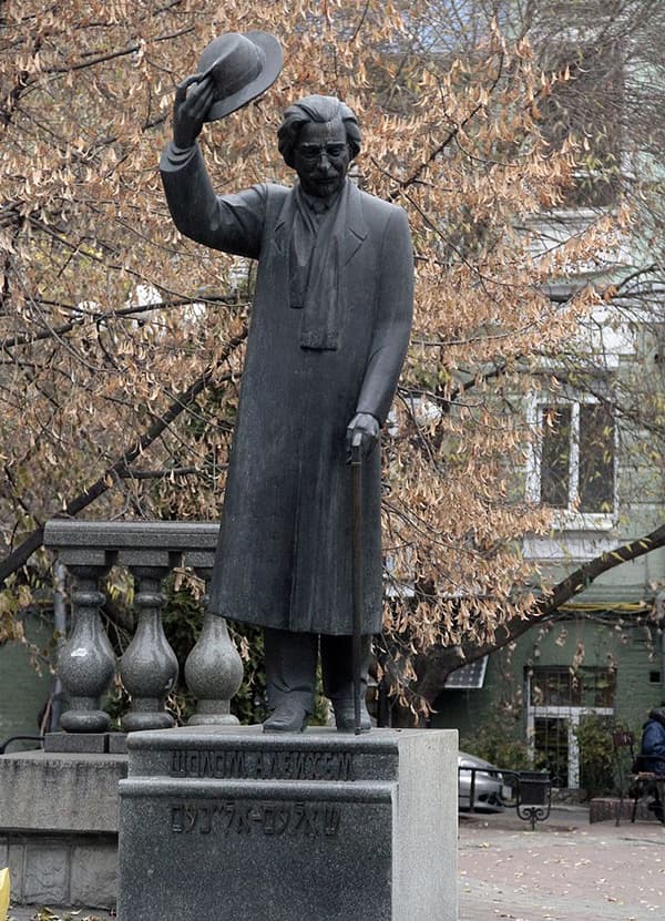 Памятник Шолом-Алейхему в Киеве, Украина