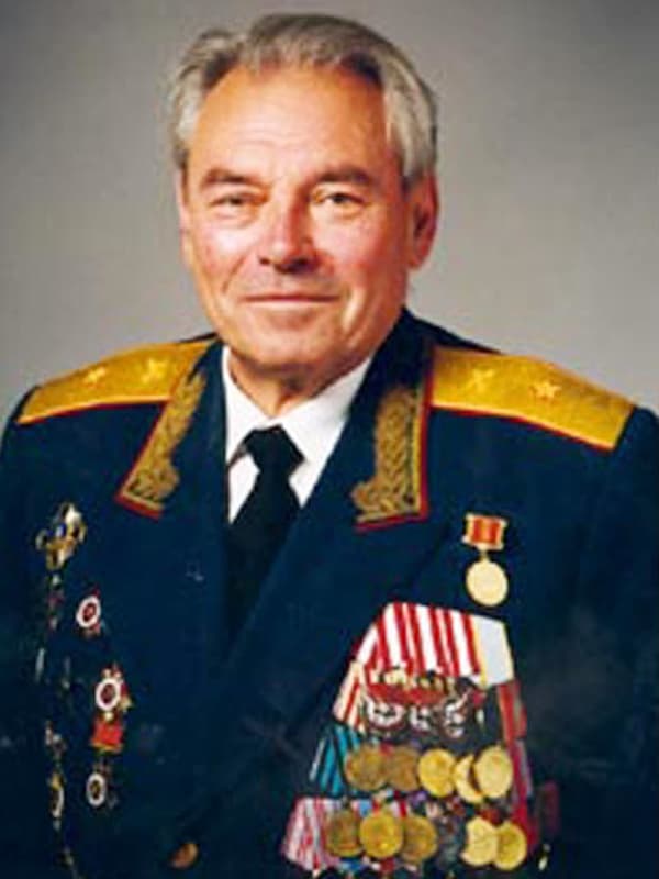 Генерал Артем Сергеев
