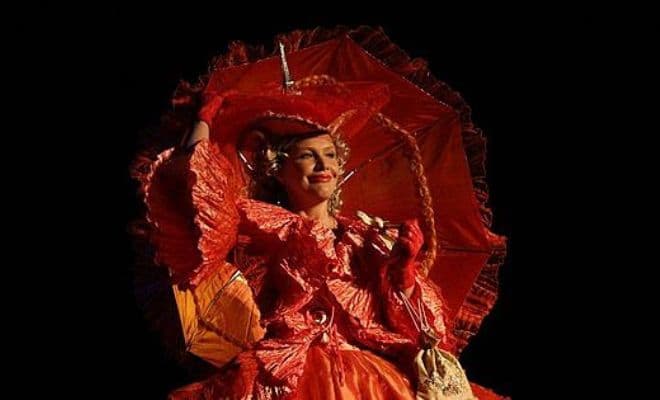 Мариэтта Цигаль-Полищук в спектакле «Женитьбе Бальзаминова»
