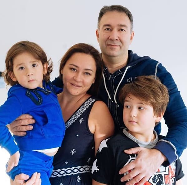 Дмитрий Леус с семьей
