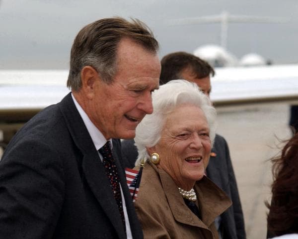 Джордж Буш-старший и его жена Барбара