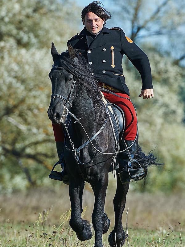 Кантемир Карамзин на лошади