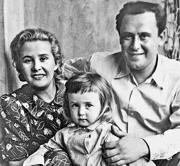 Борис Ливанов с семьей
