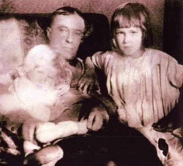 Дмитрий Карбышев с детьми
