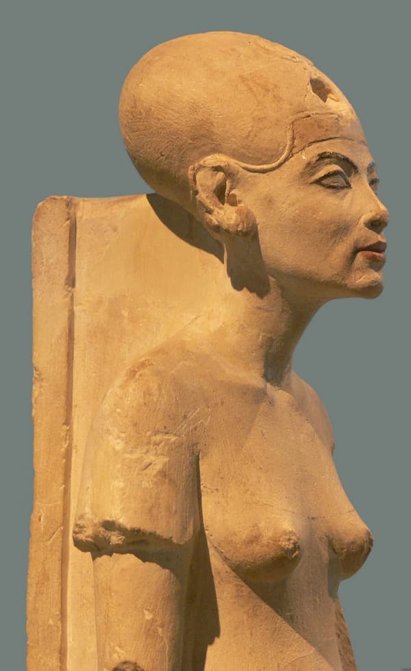 Статуя Нефертити