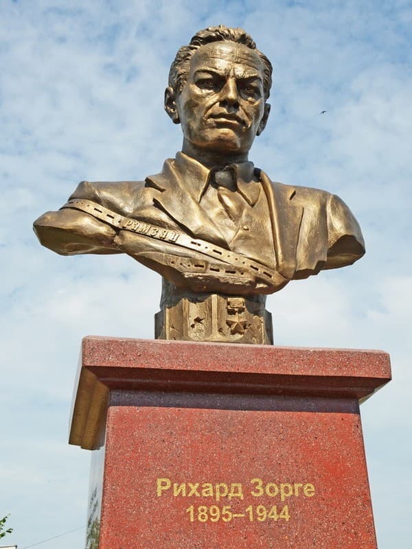 Памятник Рихарду Зорге в Казани