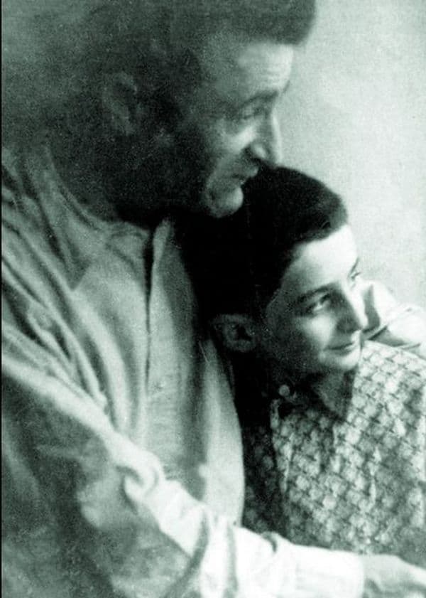 Михаил Светлов с сыном Александром