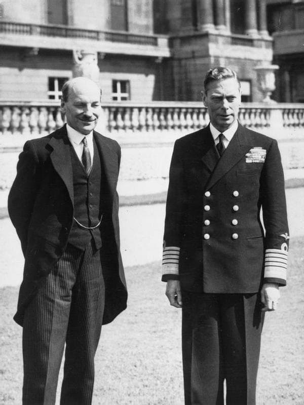 Георг VI и премьер-министр Клемент Эттли