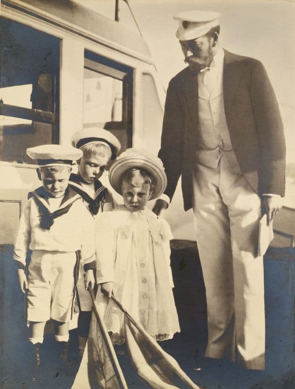 Георг V с детьми