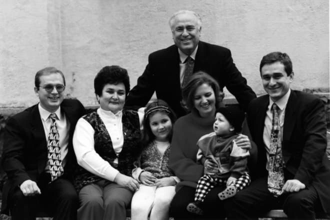 Виктор Черномырдин с семьей