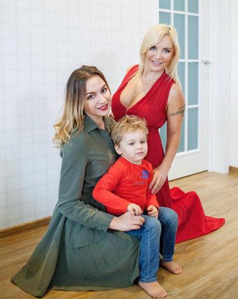 Елена Санжаровская с дочерью и внуком