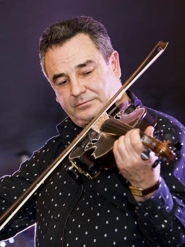 Федя Карманов со скрипкой