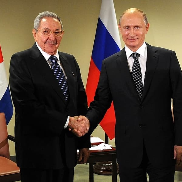 Рауль Кастро и Владимир Путин