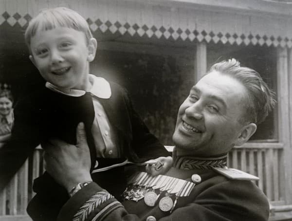 Павел Судоплатов с сыном