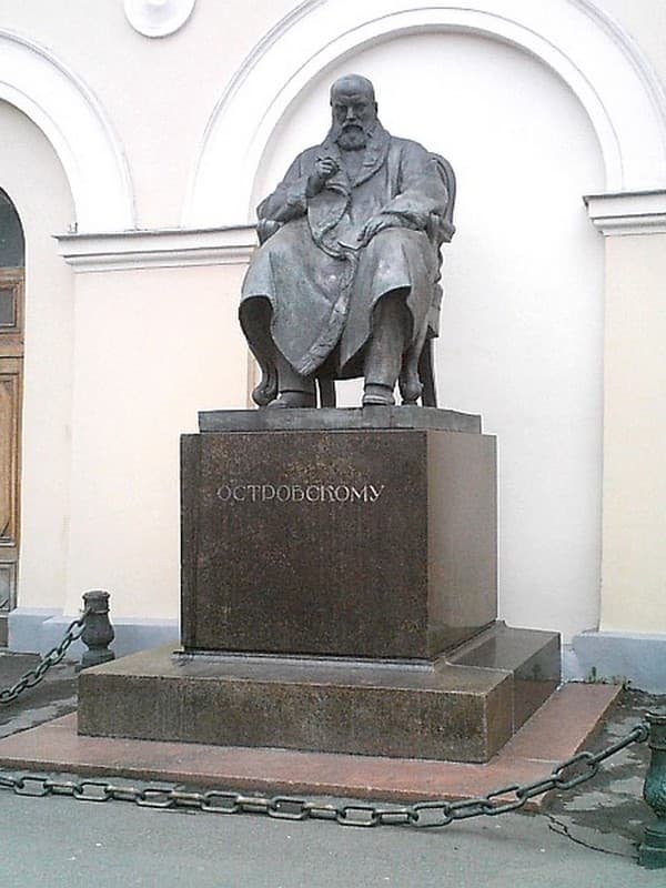 Памятник Александру Островскому