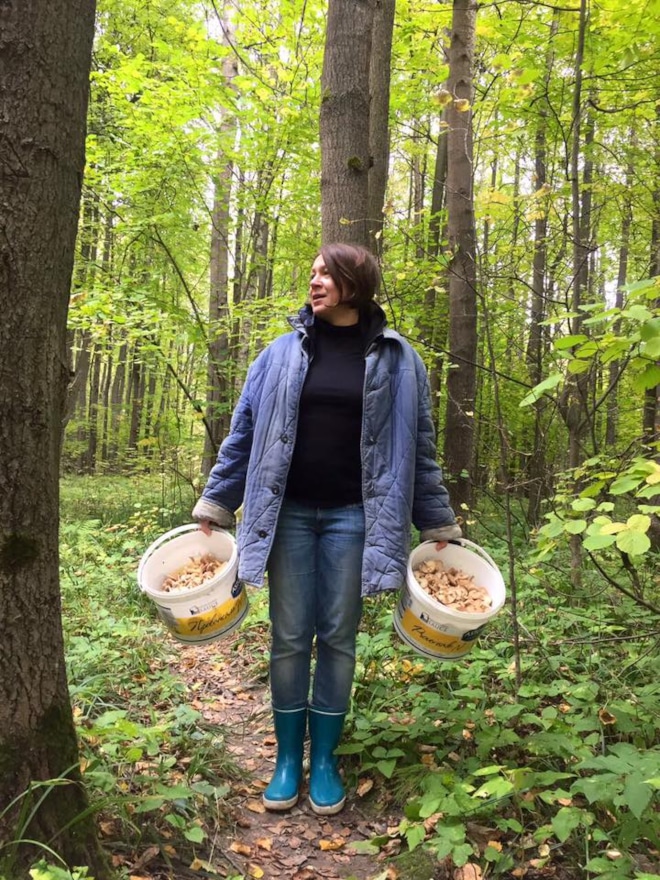 Ирина Гордиенко в лесу