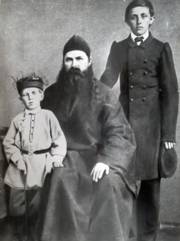 Дмитрий Мамин-Сибиряк с отцом и братом Владимиром