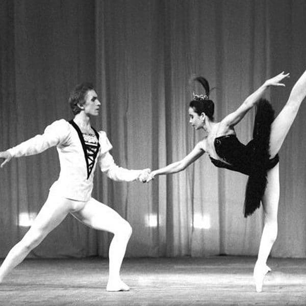 Вячеслав Гордеев и Надежда Павлова в балете «Лебединое озеро»