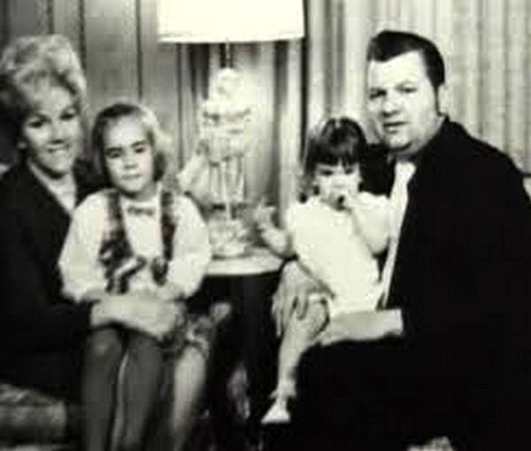 Джон Гейси с первой женой и детьми