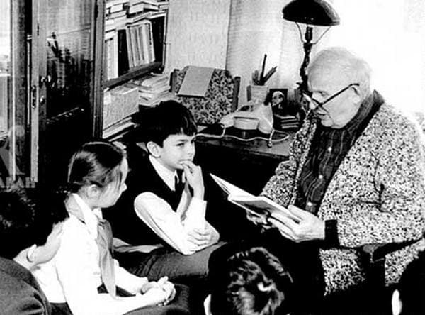 Александр Волков с юными читателями