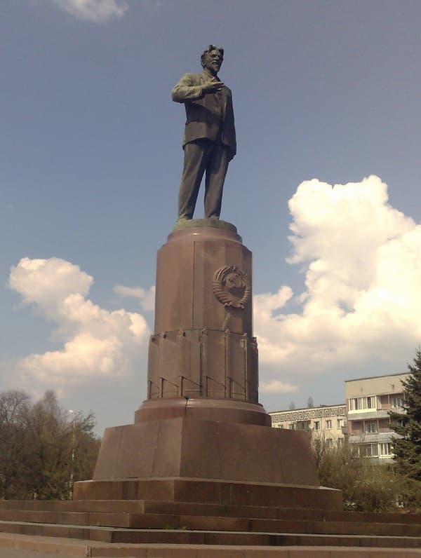 Памятник Михаилу Калинину в Калининграде