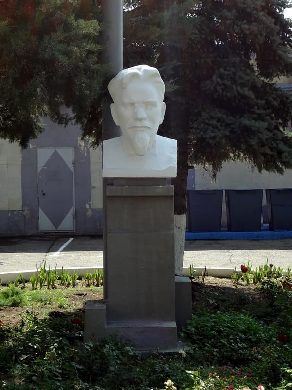 Памятник Михаилу Калинину в Краснодаре