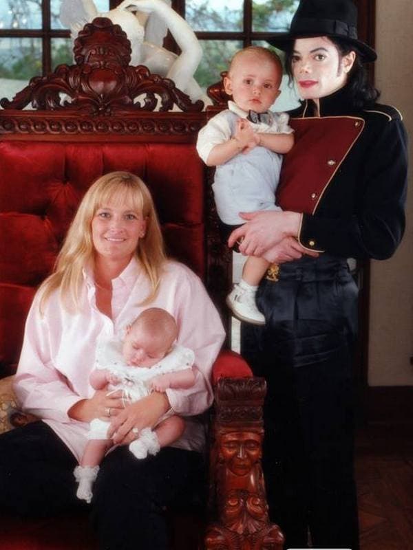 Дебби Роу и Майкл Джексон с детьми