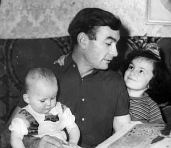 Петр Глебов с дочерьми
