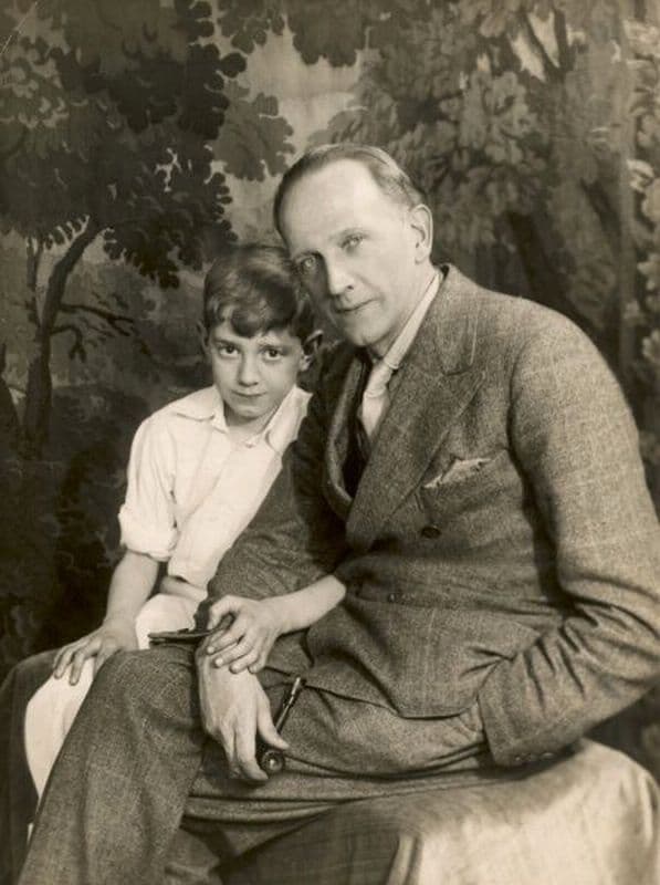 Алан Милн и его сын Кристофер Робин