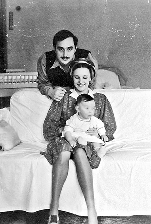 Серго Берия с женой и дочерью