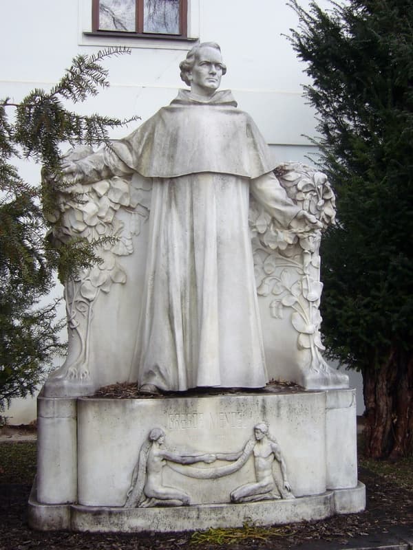 Памятник Грегору Менделю