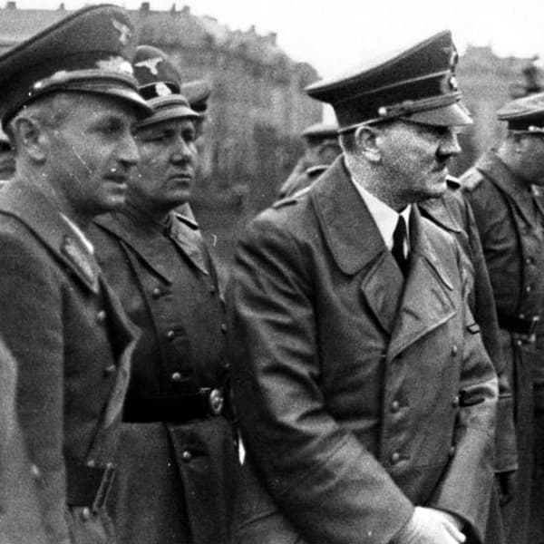 Мартин Борман и Адольф Гитлер