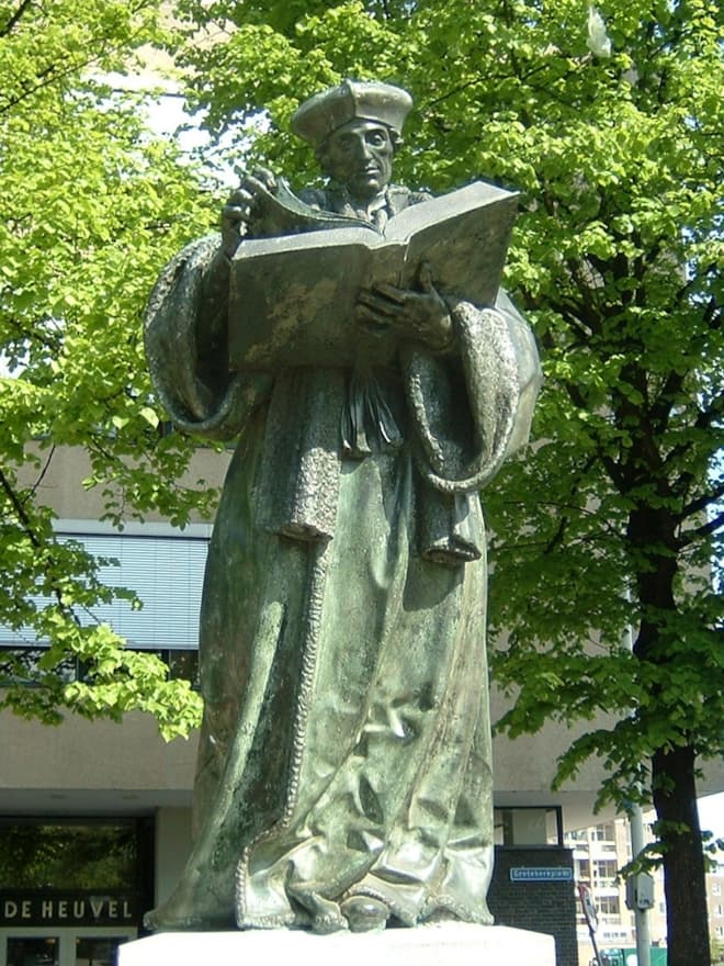 Памятник Эразму Роттердамскому